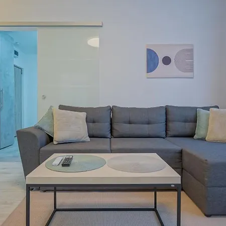 Mountain Hideaway Apartment *