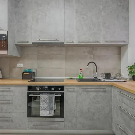 Mountain Hideaway Apartment