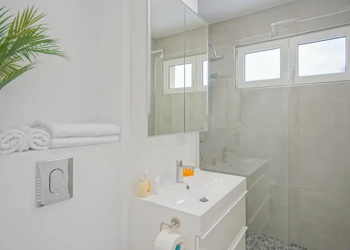 Mountain Hideaway Apartment