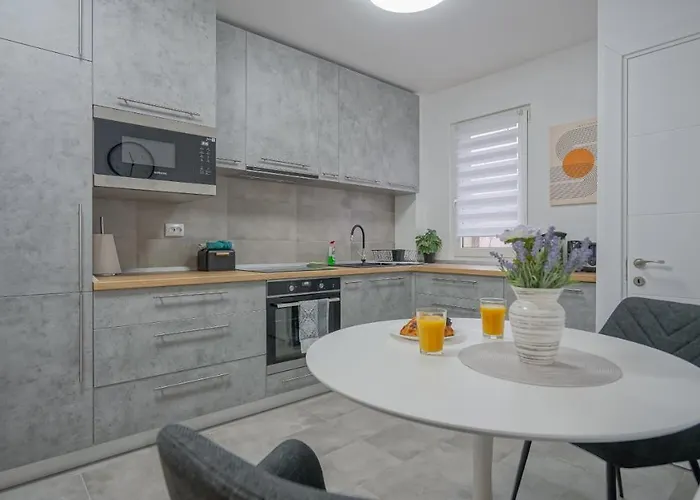 Mountain Hideaway Apartment *