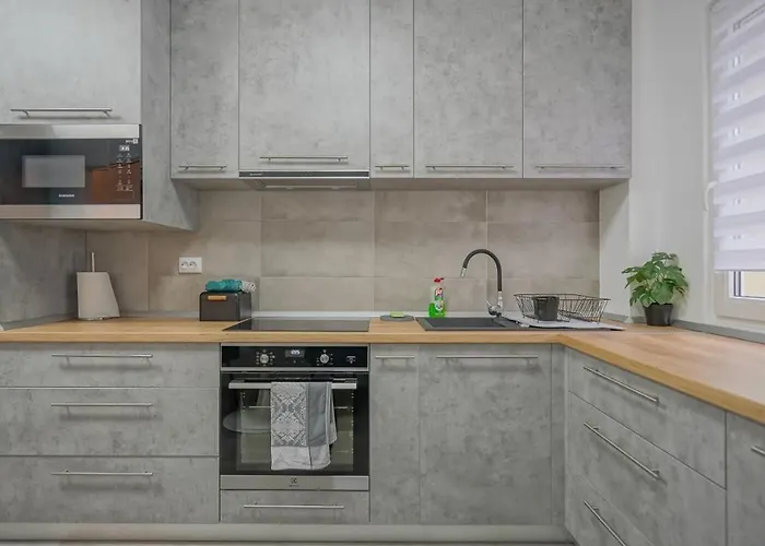 Mountain Hideaway Apartment